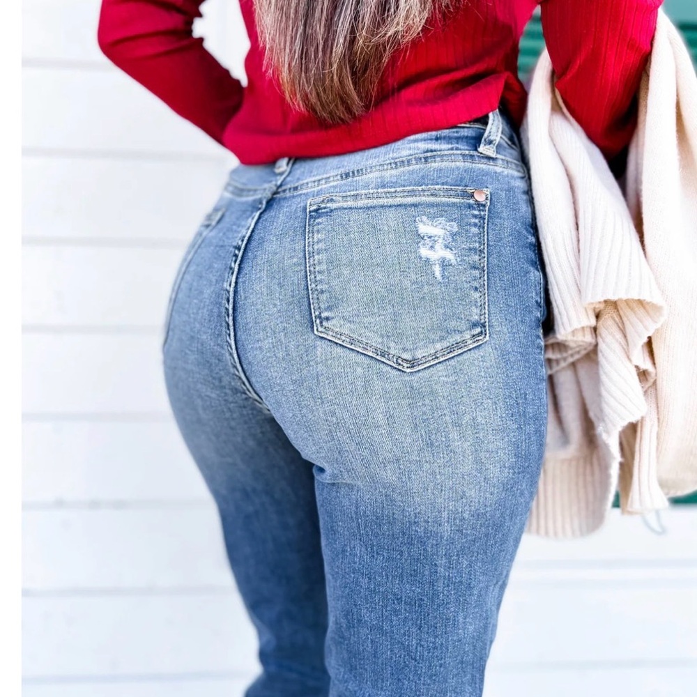New Judy Blue Boy Toy Light Wash High Rise Cuffed Boyfriend Distressed Jeans - Picture 6 of 14